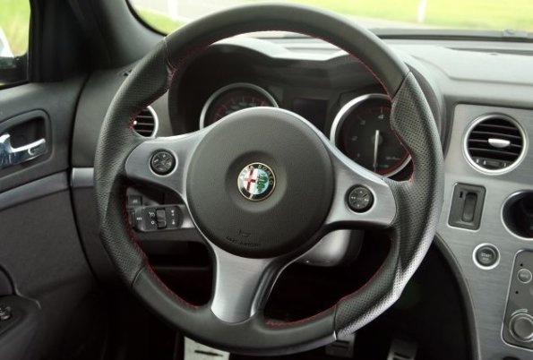 Das Lenkrad im Alfa Romeo 159