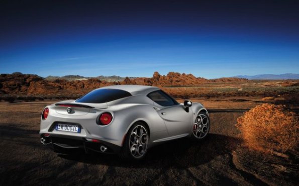 Heck- und Seitenansicht des Alfa Romeo 4C