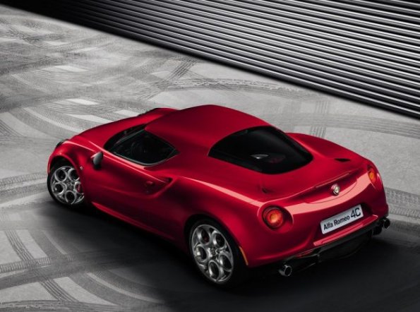 Ein Blick von schräg oben auf den Alfa Romeo 4C