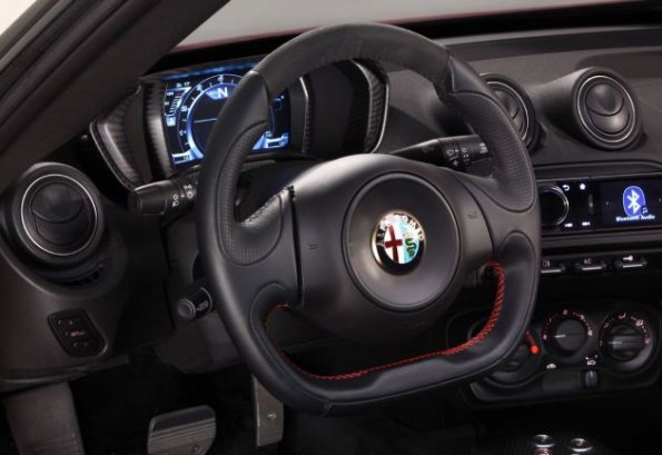 Das Cockpit des Alfa Romeo 4C