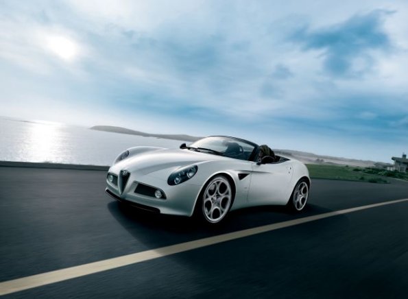 Eine Außenaufnahme des Alfa 8C Spider