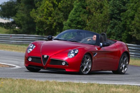 Eine Fahraufnahme des Alfa 8C Spider