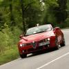 Frontansicht des Alfa Romeo Spider in einer Fahraufnahme