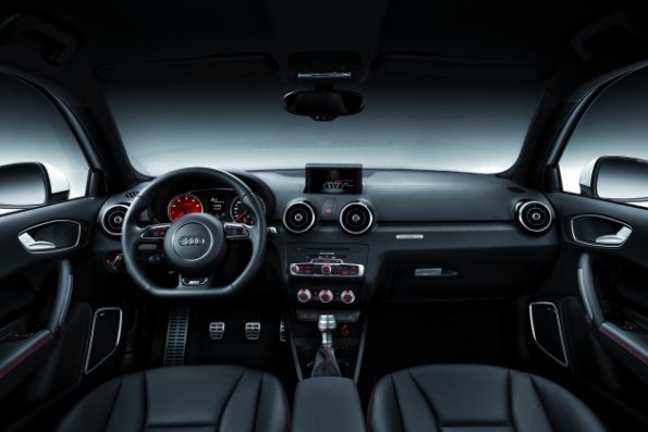 Ein Blick in den Innenraum des Audi A1 Quattro: die Armaturentafel und das Cockpit