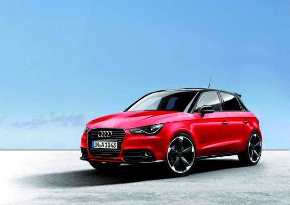 Der Audi a1 Sportback amplified in der Front- und Seitenperspektive 