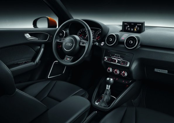 Ein Blick auf die Armaturentafel im Audi A1 Sportback S line