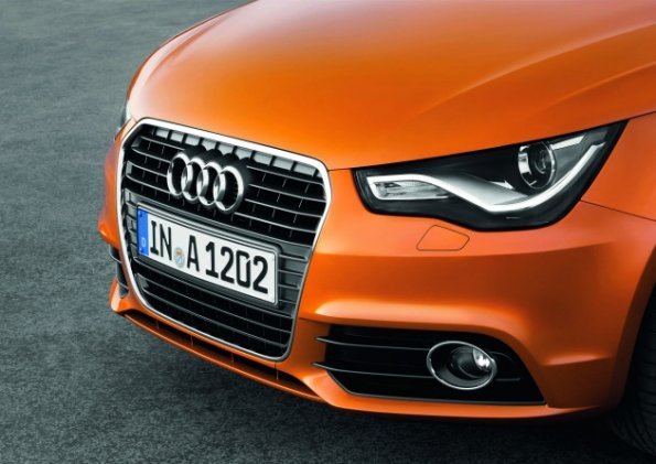 Detailaufnahme der Fahrzeugfront des Audi A1 Sportback S line