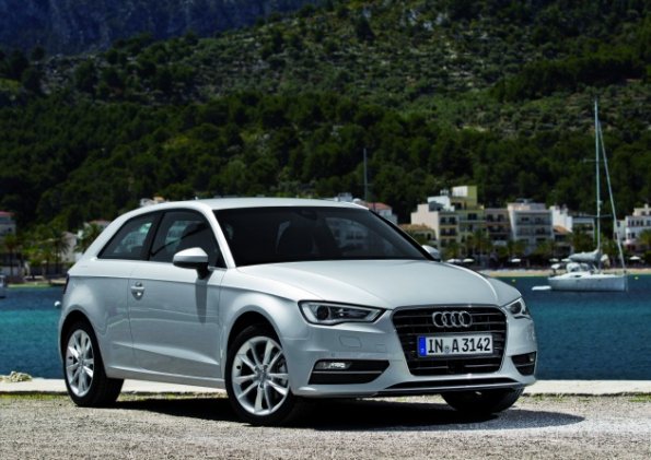 Die Front- und Seitenpartie des Audi A3