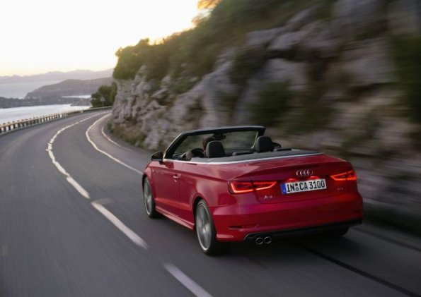 Die Heckpartie des Audi A3 Cabrio Farbe: Misanorot Perleffekt