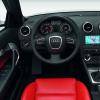 Eine Innenaufnahme zeigt das Cockpit des Audi A3 Cabrio