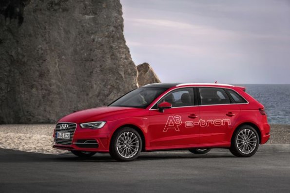 Seitenansicht des Audi A3 e-tron Standaufnahme Farbe: Misanorot