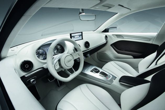 Audi A3 e-tron:
S110008