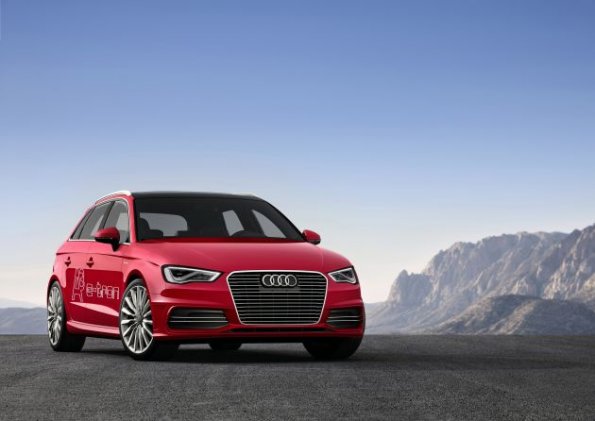 Die Frontpartie des Audi A3 Sportback e-tron Farbe: Misanorot