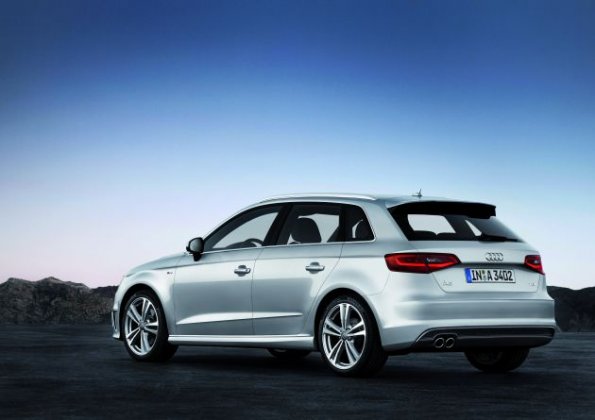 Die Seitenpartie des Audi A3 Sportback S line