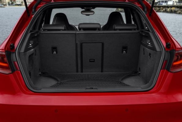 Ein Blick in den Laderaum des Audi A3 Sportback S line