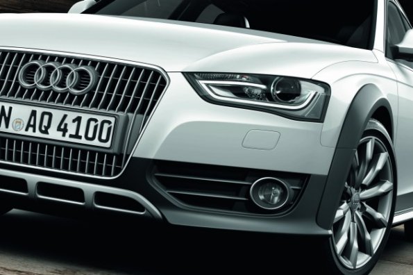 Eine Detailaufnahme an der Frontpartie des Audi A4 Avant Allround Quattro