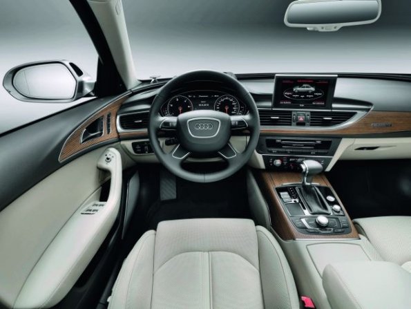 Das Cockpit im Audi A6