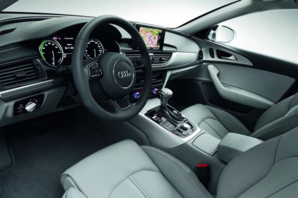 Die Armaturentafel im Audi A6 Hybrid