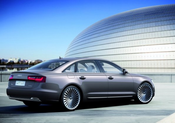 Die Seitenpartie des Audi A6 L e-tron