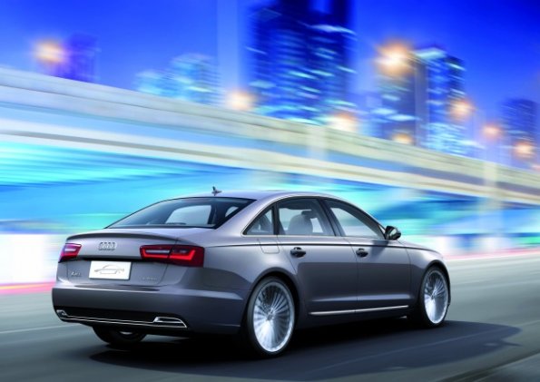 Heck- und Seitenpartie des Audi A6 L e-tron