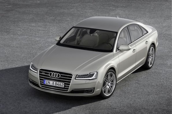 Standaufnahme Audi A8 Farbe: Cuv esilber