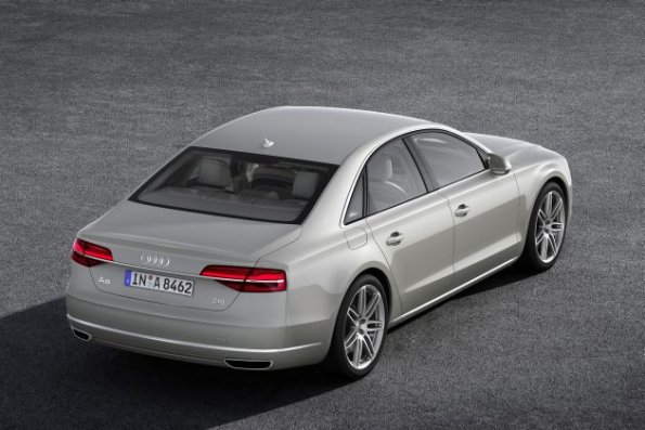 Standaufnahme Audi A8 Farbe: Cuv esilber