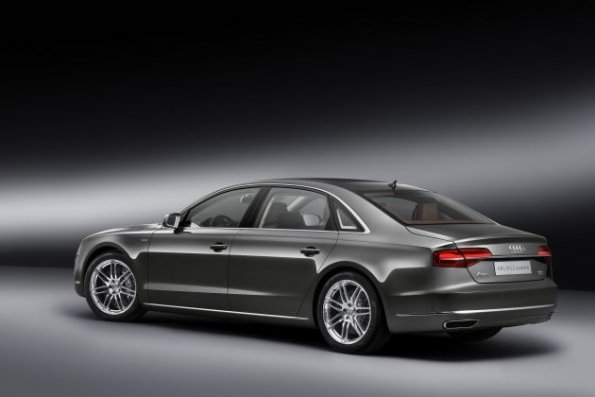 Innenraumdesign von Poltrona Frau im Audi A8 Exclusive Concept