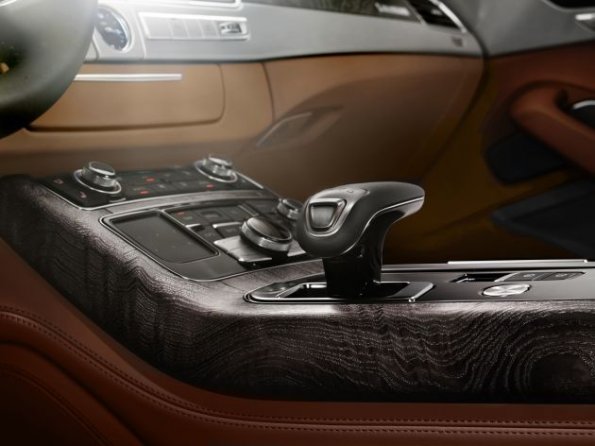 Innenraumdesign von Poltrona Frau im Audi A8 Exclusive Concept