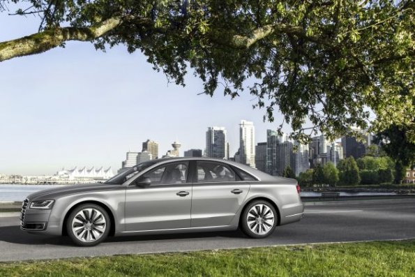 Die Silhouette des Audi A8 Hybrid Farbe: Arktissilber Metallic