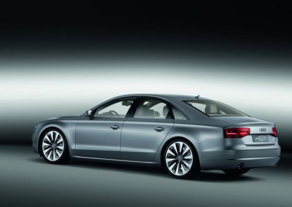 Seitenansicht des Audi A8 Hybrid