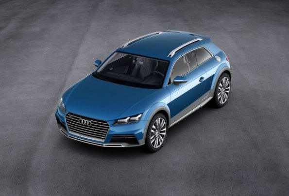 Der Audi Allroad Shooting Brake in der Totale, Farbe: Eisblau