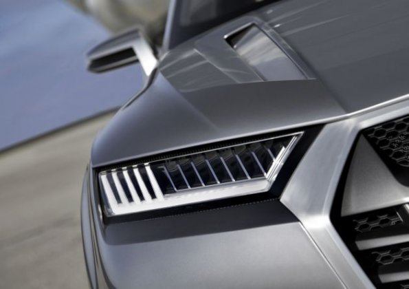 Die Aufnahme zeigt ein Detail am Audi Concept Car Crosslane Coupé    Farbe: Zebulon Silber Metallic