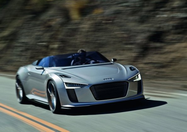 Die Frontpartie des Audi e-tron Spyder