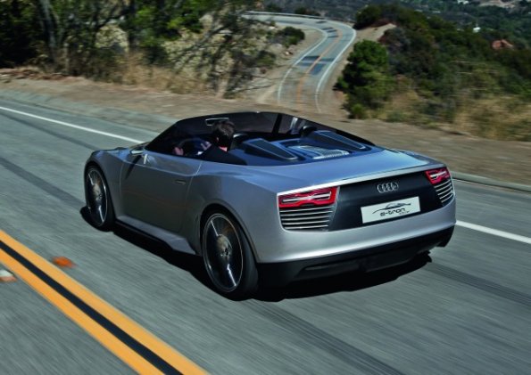 Die Heckpartie des Audi e-tron Spyder