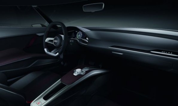 Die Armaturentafel im Audi e-tron Spyder