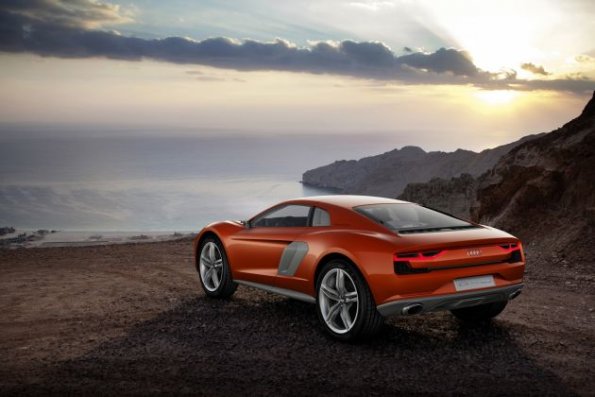 Heck- und Seitenpartie des Audi nanuk Quattro concept Farbe: Extremrot