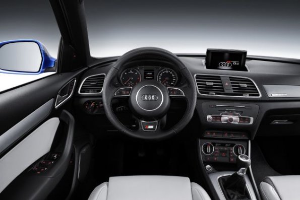 Cockpit des Audi Q3