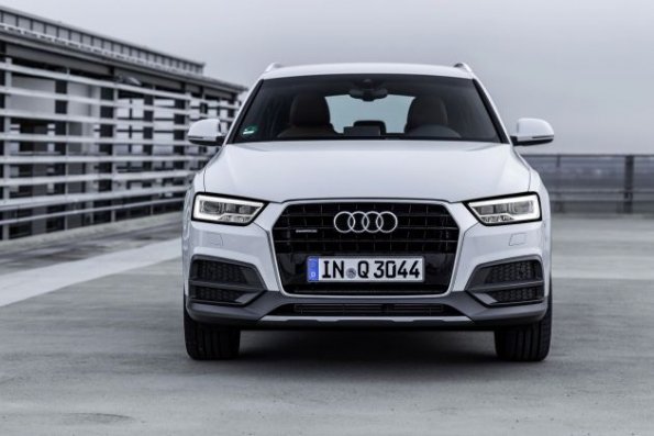 Die Fahrzeugfront des Audi Q3