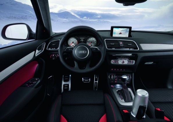 Das Cockpit im Audi Q3 red track