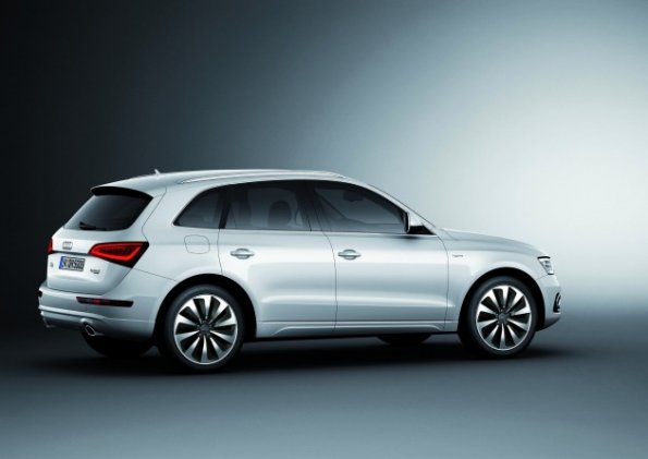 Die Seitenansicht des Audi Q5 Hybrid Quattro