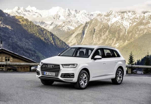 Front- und Seitenpartie des Audi Q7