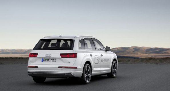 Die Heckpartie des Audi Q7 etron