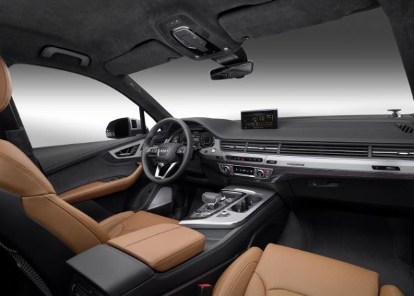 Cockpit und Armaturen im Audi Q7 etron