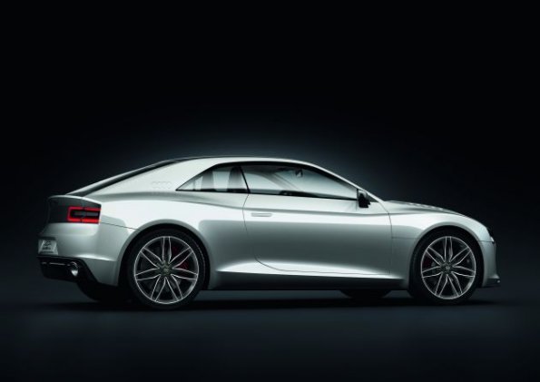 Die Silhouette des Sportwagens Audi Quattro Concept