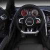 Das Cockpit im Audi R8 V12 TDI 1 aus Fahrersicht 