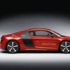 <p>Die Silhouette des Audi R8 e-tron in Standaufnahme Farbe: Crescendorot</p>