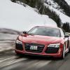 <p>Die Fahraufnahme zeigt den Audi R8 e-tron in der Frontansicht Farbe: Crescendorot</p>