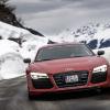 <p>Fahraufnahme mit dem Audi R8 e-tron Farbe: Crescendorot</p>