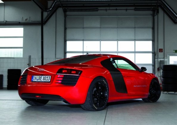 Die Heckpartie des Audi R8 e-tron