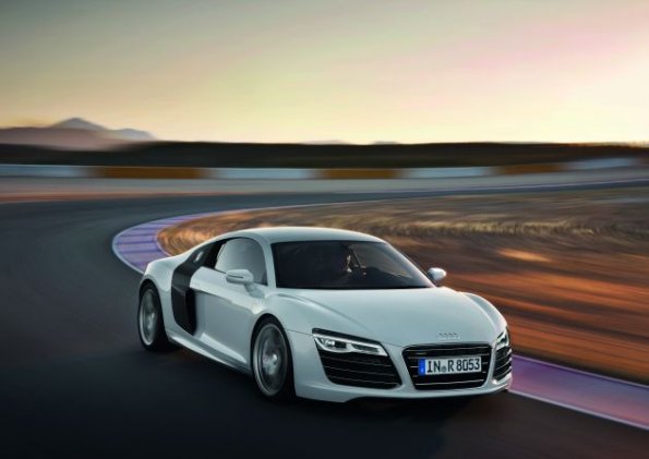 Front- und Seitenansicht des Audi R8 V10